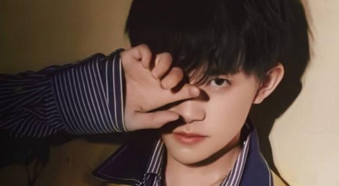 易烊千玺透露自己坐公交地铁上班,一次都没被认出过,本人对此有何表示?