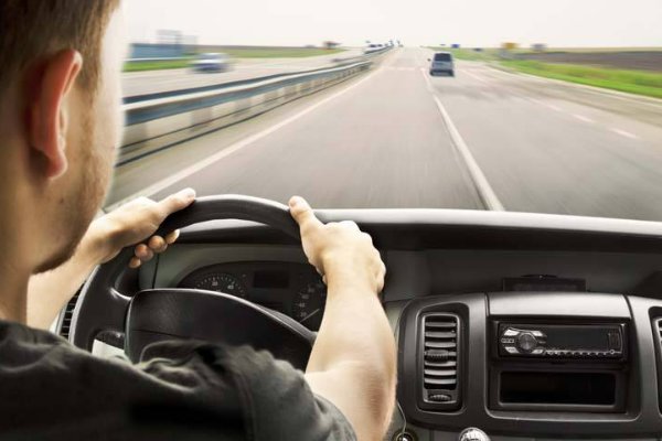 描写很细的开车内容的片段