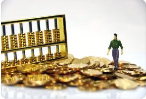 美国名校毕业女子辞去白领工作，靠当群演养活自己，她为何会选择这么做？