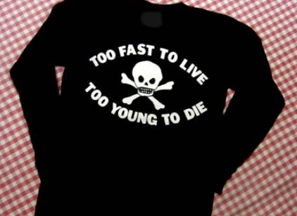 “太年轻，很傻很天真”是什么梗？