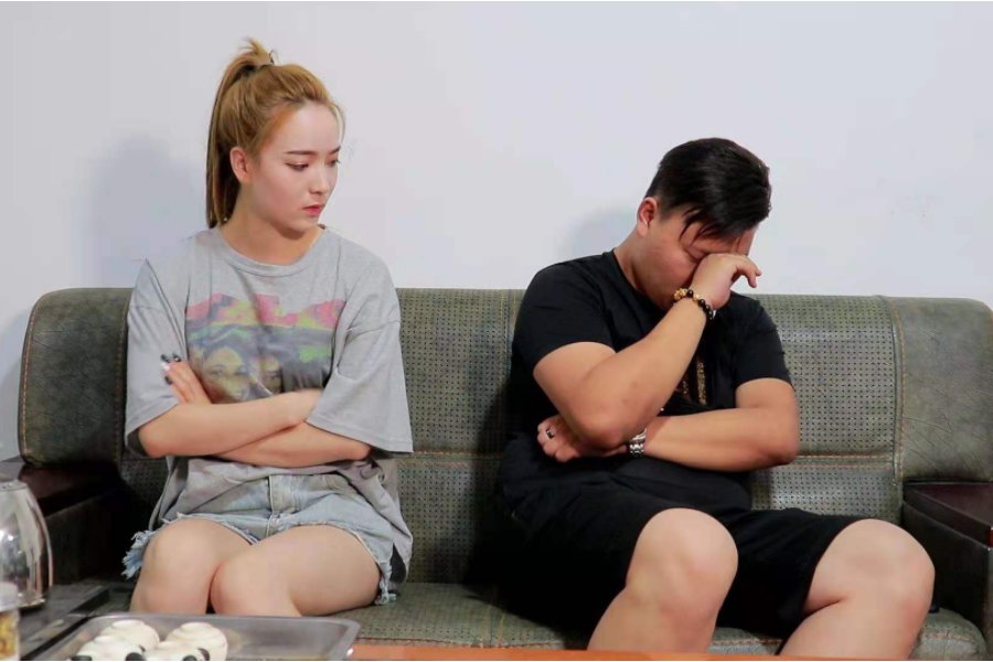 爸爸比老公大两倍,那么他的儿媳妇叫什么呢？