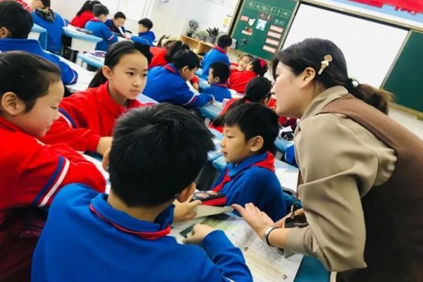 木欣欣向荣泉涓涓而始流的翻译