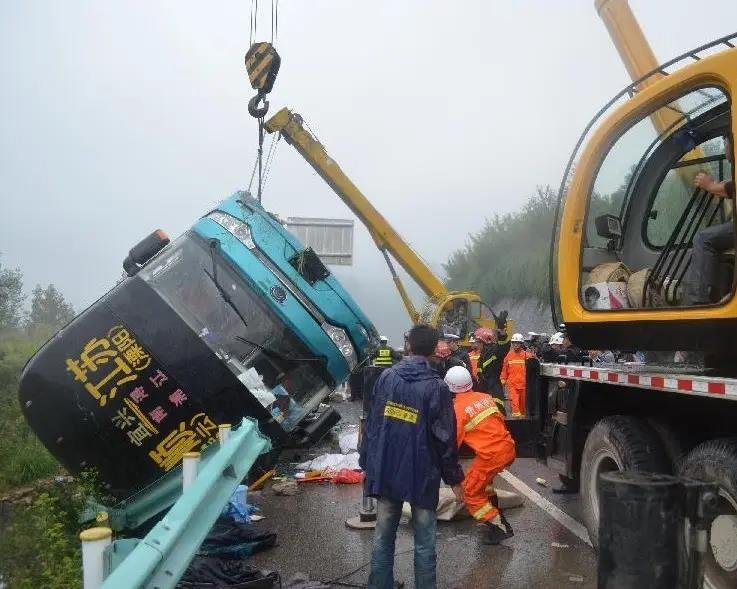 贵阳车祸中45人为社区涉疫居民，事故背后，哪些问题值得深思？