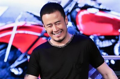 《闪光的乐队》收官之夜，杨坤唱新歌怀念去世女友，这个女孩到底是谁？