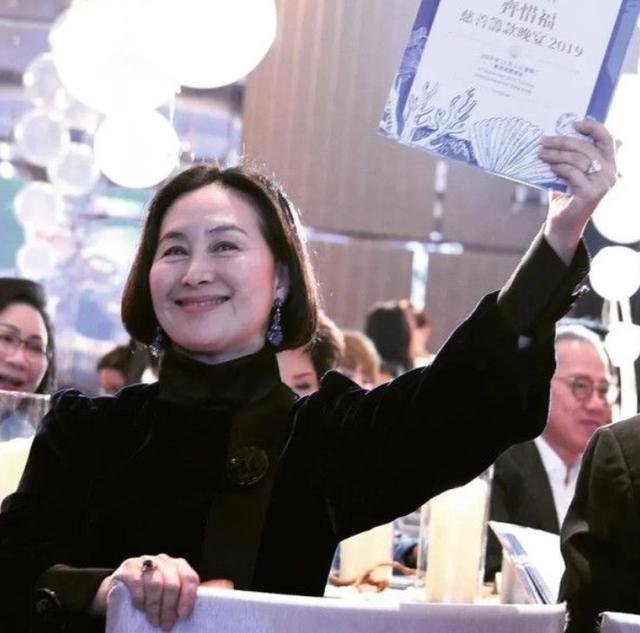 何超琼买了陈百强的豪宅是真的吗