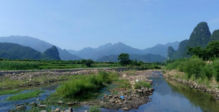 人生如路.须在荒凉中走出繁华的风景来.什么意思