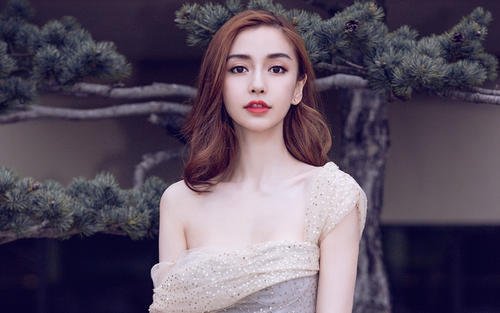 baby被某品牌高管盯着看，你怎样看待这个高管的行为？