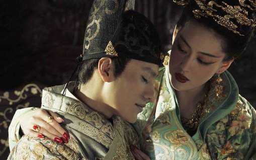 龙门飞甲中万贵妃是怎么死的