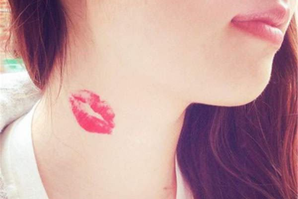 被吸草莓者什么感受 有人被吸草莓猝死了怎么回事