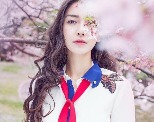 baby被某品牌高管盯着看，你怎样看待这个高管的行为？