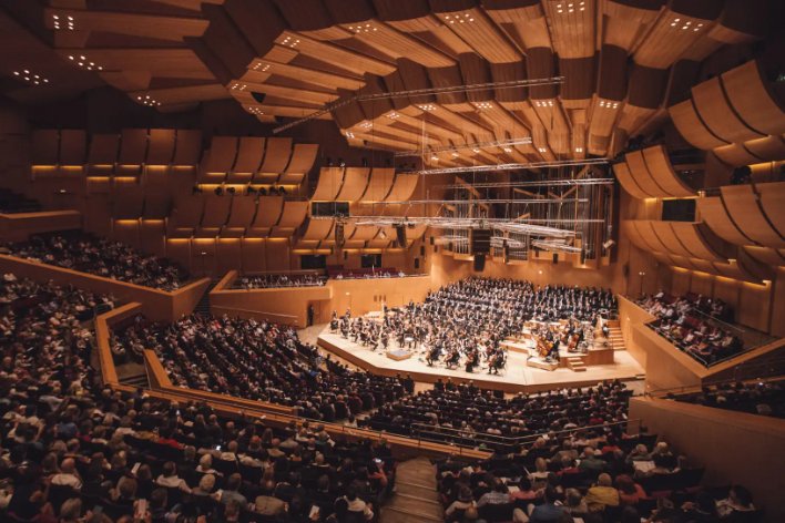 辽阔的音乐厅还是广阔的音乐厅