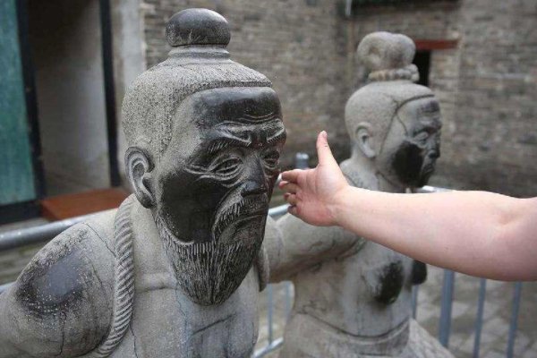 秦桧夫妇跪像为什么是千古罪人呢