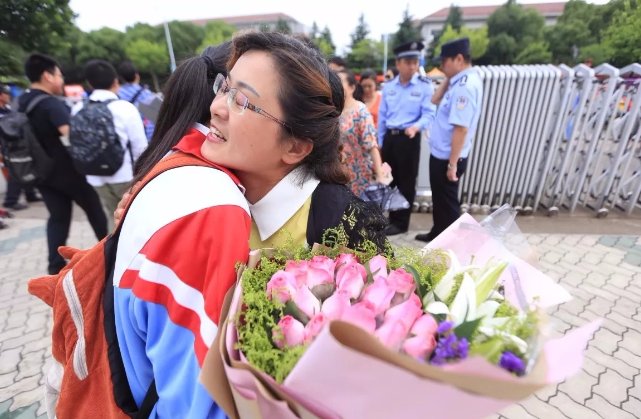 高考送花第一天送还是最后一天送