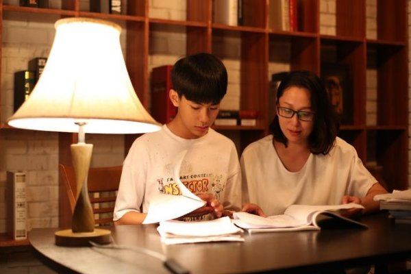 母亲扑过来抓住我的手描写方法