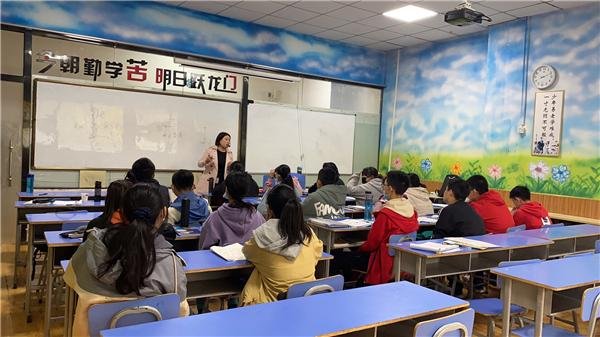 我们班的男生总爱欺负我，在我身上乱摸，这该怎么办？