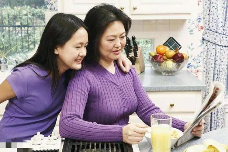 女子因丈夫早逝再嫁，前公婆待其如女儿！她们的婆媳关系为何如此融洽？