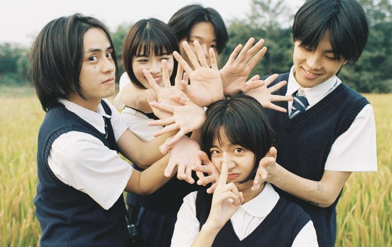 我们班的男生总爱欺负我，在我身上乱摸，这该怎么办？