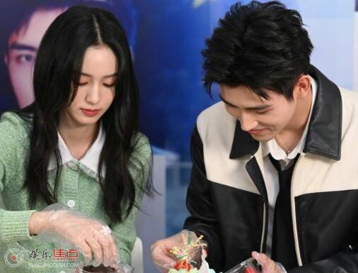 陈飞宇周也合作过什么 两人营业氛围很尴尬