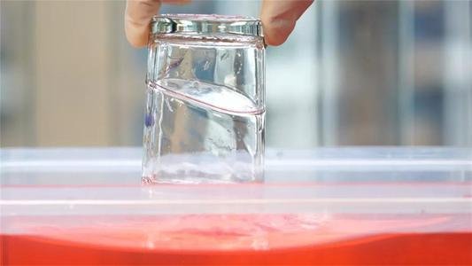 水太满了总会往外溢出来 什么意思