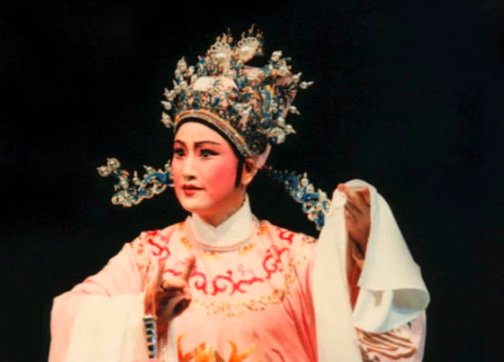 王文娟的第一丈夫叫什么名字？