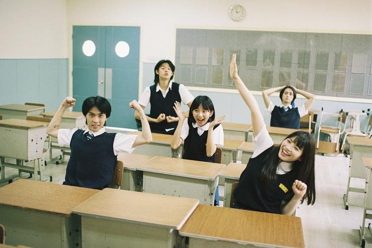 我们班的男生总爱欺负我，在我身上乱摸，这该怎么办？