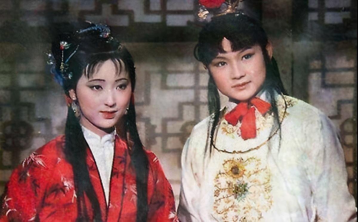 《红楼梦》中众人放风筝的时候发生了哪几件事？