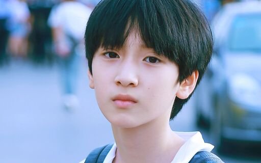 严浩翔是中国籍还是外国籍，为啥他祖籍是重庆的？他不是加拿大的吗？为啥又出生在广州？