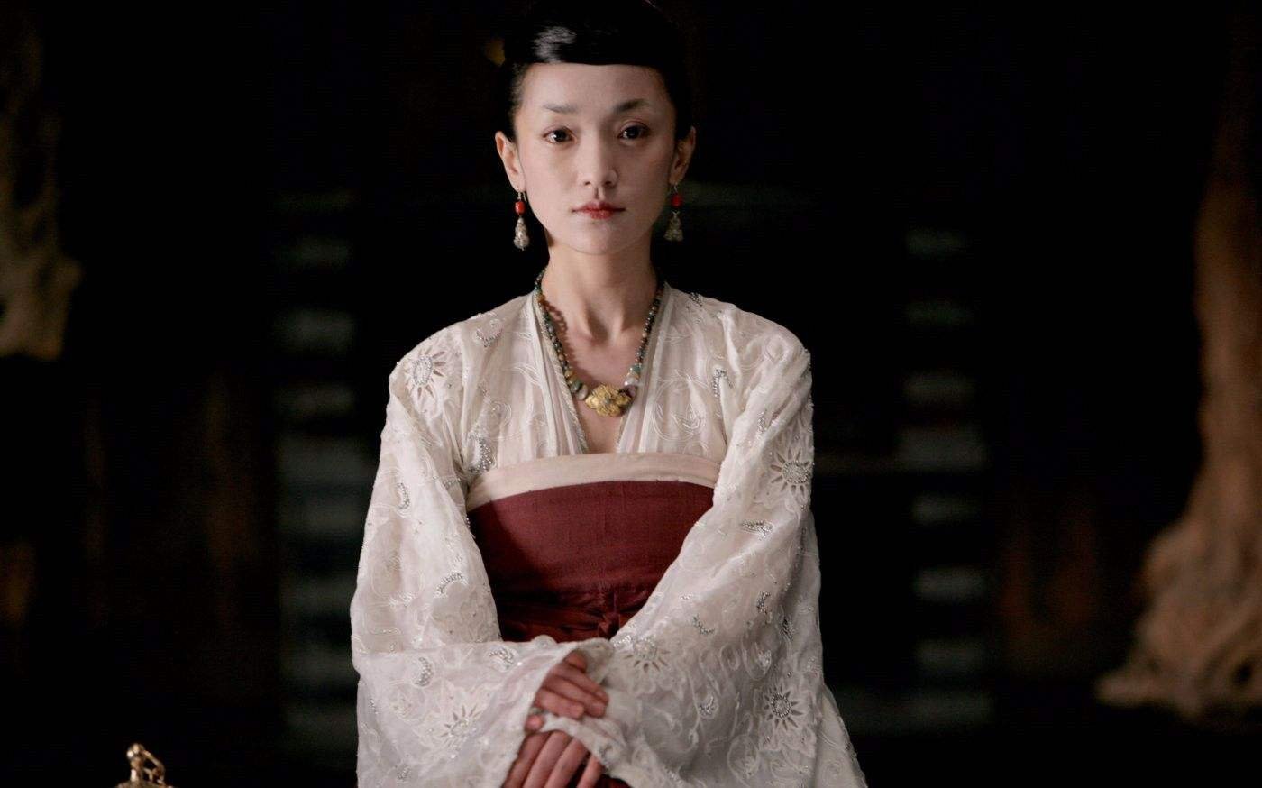 《夜宴》中最后是谁下令杀死皇后婉儿？