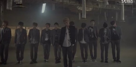 谁能告诉我EXO《狼与美女》(Wolf)MV剧情版主要讲的是什么样的故事？？谢谢谢谢～