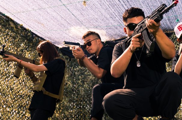 男生和女生在一起怼怼的游戏