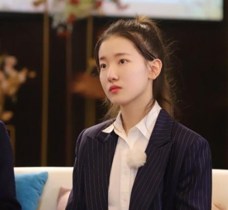 浙江女学霸孟羽童被董明珠看中，老师和同学是如何评价她的？