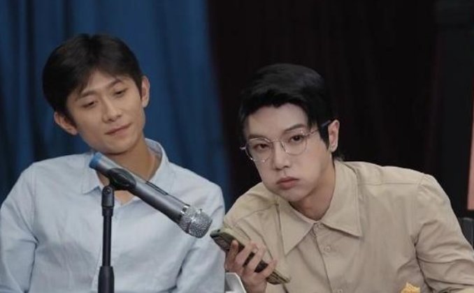 华晨宇听杨幂唱《爱的供养》反应：求不要再唱了，杨幂是什么反应？