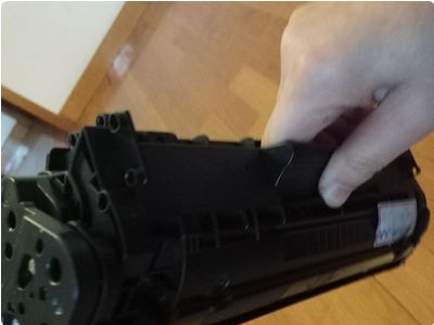 如何给打印机添加墨粉？