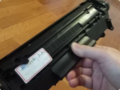 如何给打印机添加墨粉？