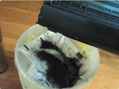 如何给打印机添加墨粉？