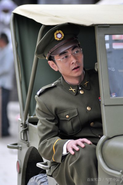 叶寸心的亲生父亲是张海燕吗？