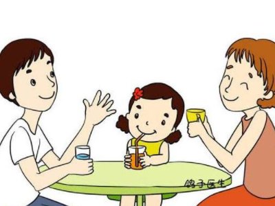 重庆一对母女打架，母亲将十几岁的女儿骑在身下，母亲为什么要这么做？