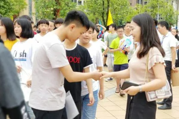 会考成绩在哪里查询？