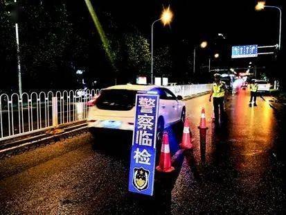 岳阳一女子遇车祸身亡，肇事者曾任派出所所长，事故发生的原因是什么