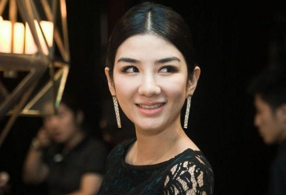 黄奕的新年愿望是上对花轿嫁对郎,她为什么总是在消费以前的老剧?