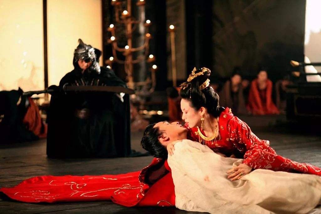 《夜宴》中最后是谁下令杀死皇后婉儿？