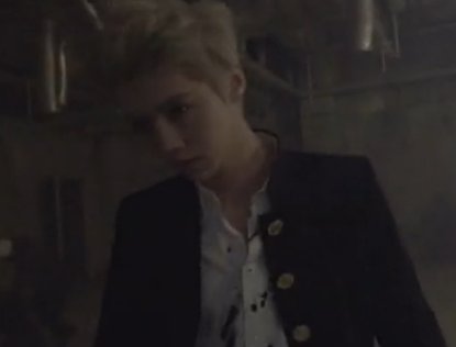 谁能告诉我EXO《狼与美女》(Wolf)MV剧情版主要讲的是什么样的故事？？谢谢谢谢～