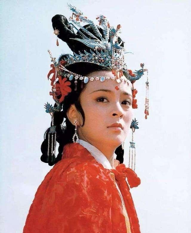 《红楼梦》中众人放风筝的时候发生了哪几件事？