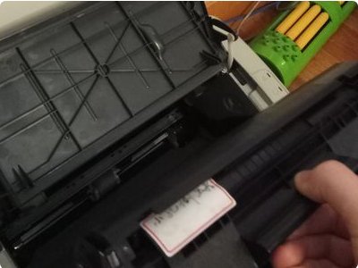 如何给打印机添加墨粉？