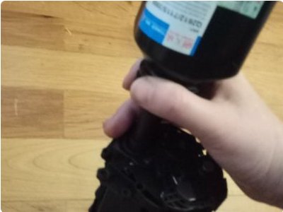 如何给打印机添加墨粉？