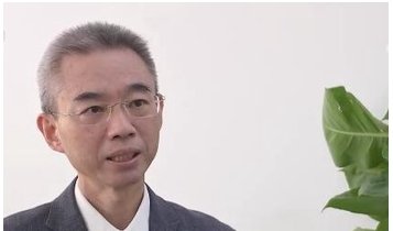 吴尊友直播回应疫情3年头发全白，我们从中可以读出哪些信息？