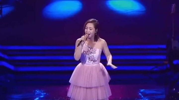 云朵跟刀郎同居6年被抛弃，现如今云朵都难以忘怀，他们究竟发生了什么？