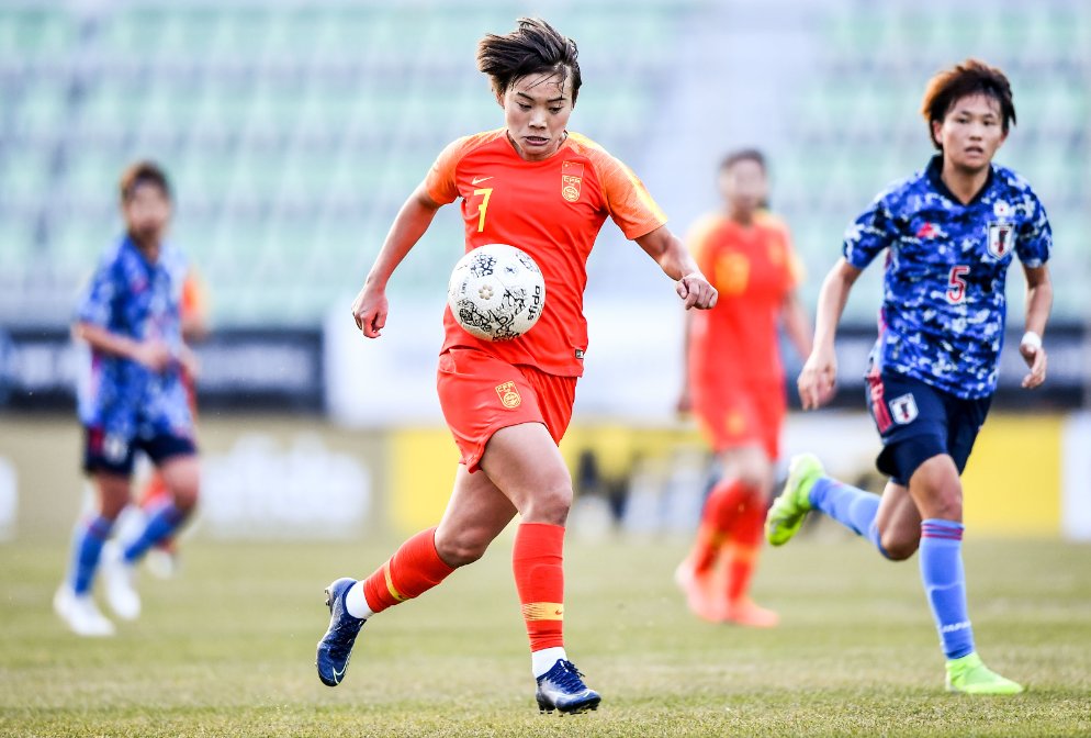 女足王霜年薪多少