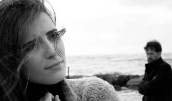 对一个人又爱又恨怎么办