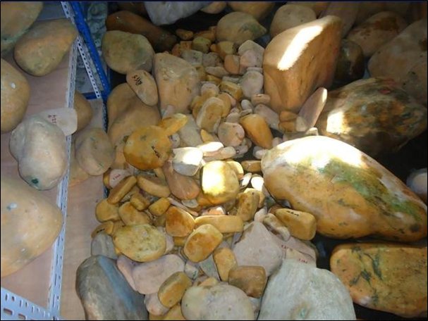 批发翡翠原石批发市场在哪里